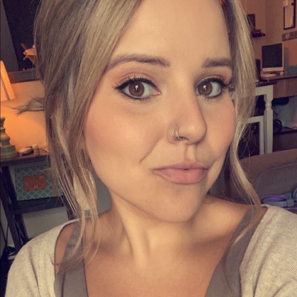 Meet your Posher, Lauren